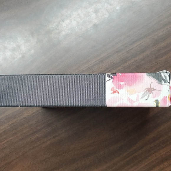 WOMEN EMPOWERED SIGN, floral pink, white and black - Picture 5 of 14